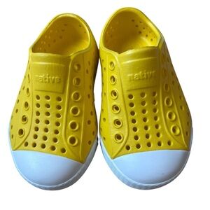 Native‎ Yellow Jefferson Shoes Size 5 NEW